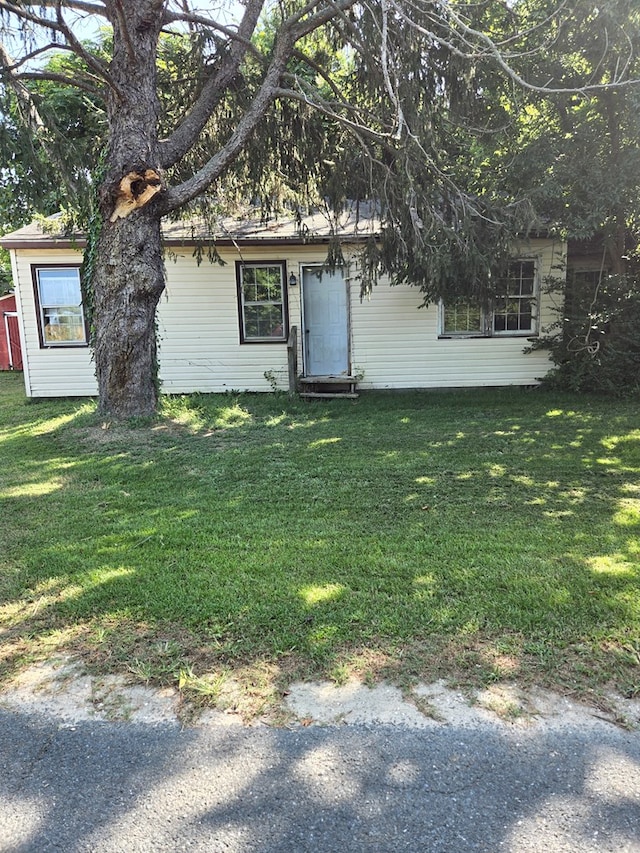 view of front of home with a front yard