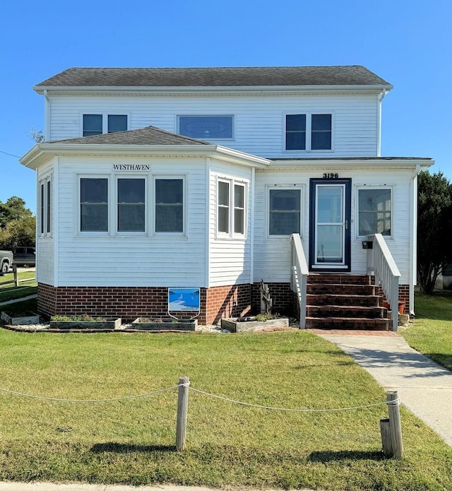 view of front of property with a front lawn