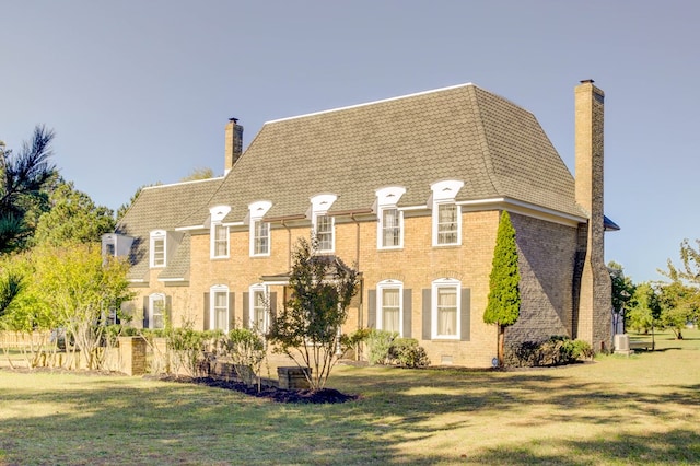 view of front of home with a front yard