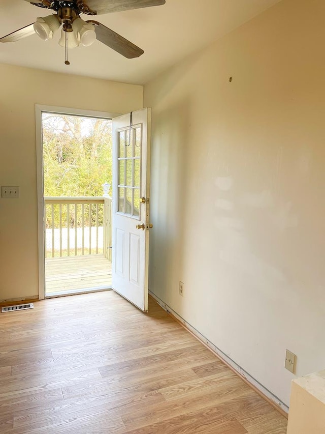 entryway featuring a wealth of natural light, ceiling fan, and light wood-type flooring