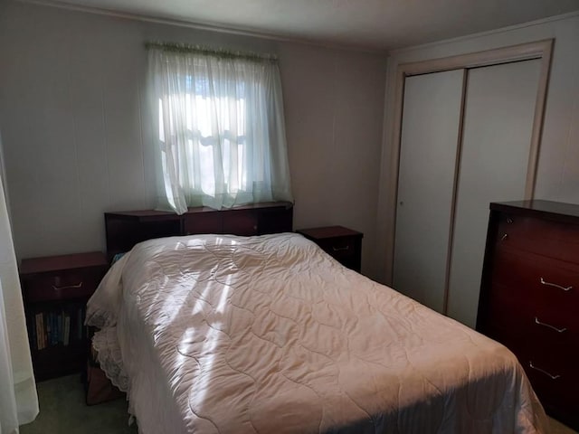 bedroom with a closet