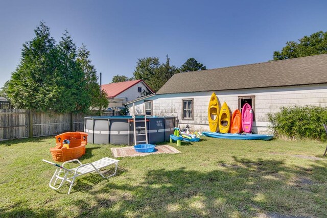 view of yard featuring a fenced in pool