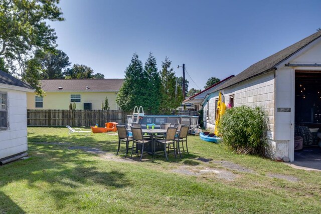 view of yard featuring a fenced in pool