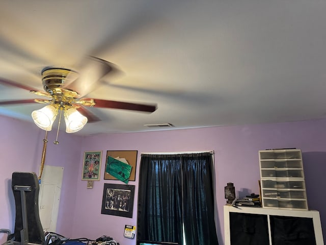 bedroom with ceiling fan