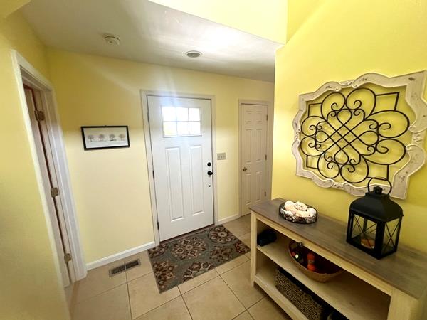 5061 Bay Colony Ln, Chincoteague, VA 23336 - foyer entrance with light tile patterned flooring and baseboards
