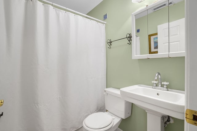 bathroom featuring toilet and sink