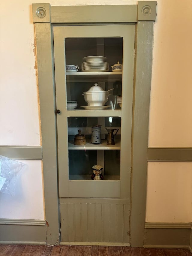 22338 Accomac Rd, Accomac, VA 23301 - detailed view of wood finished floors