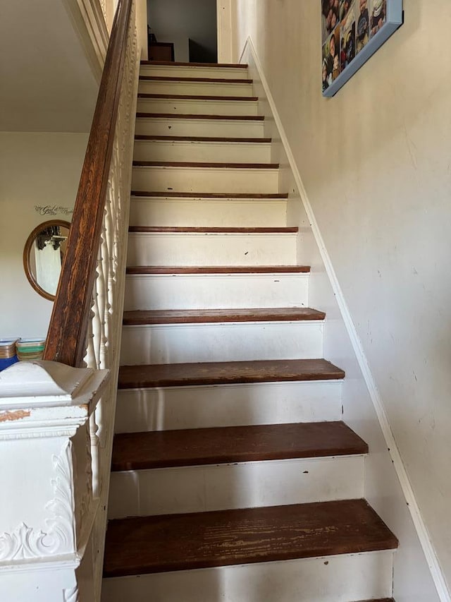 22338 Accomac Rd, Accomac, VA 23301 - view of stairs