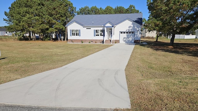 view of front of property featuring a front lawn and a garage