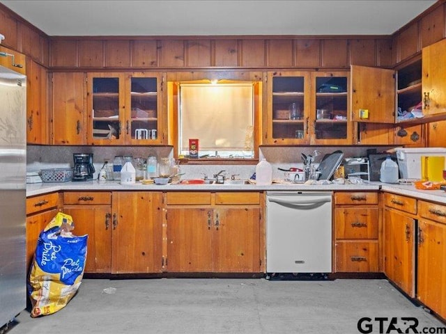 kitchen featuring tasteful backsplash, sink, and stainless steel appliances