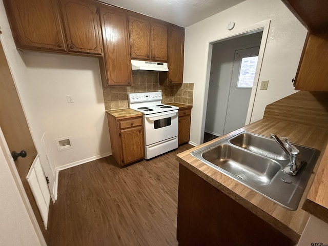 kitchen with dark wood-type flooring, decorative backsplash, white range with electric cooktop, and sink