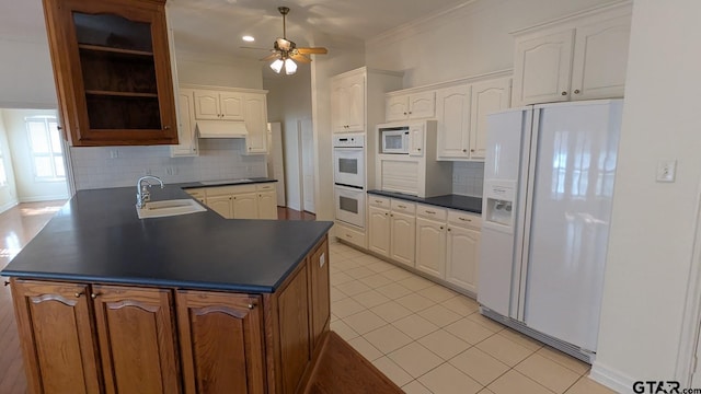 1173 Garden Park Cir, Tyler, TX 75703 - kitchen featuring white appliances, a sink, dark countertops, a peninsula, and ceiling fan