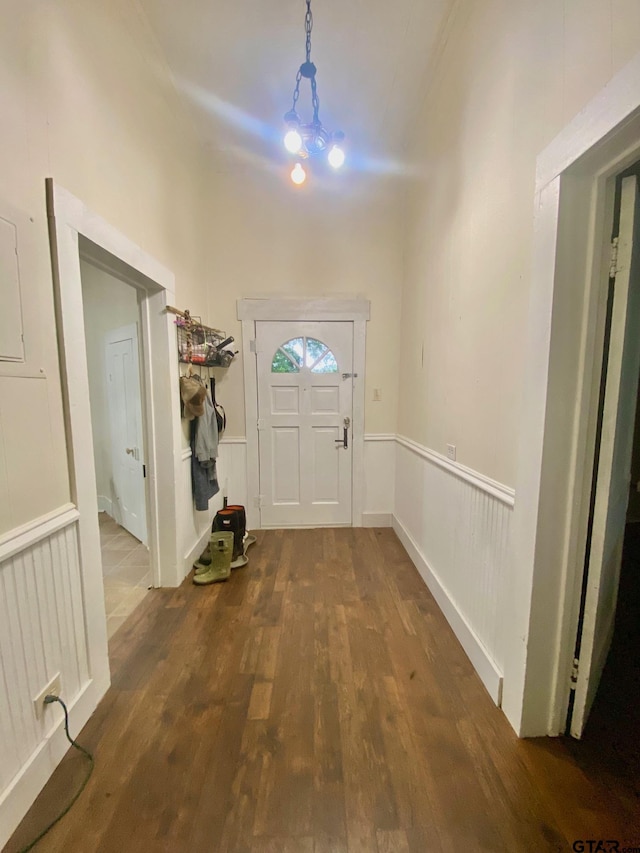 138 S Grace St, Crockett, TX 75835 - foyer with wood finished floors and a wainscoted wall