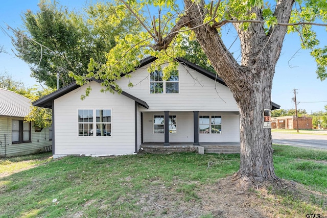 view of front of home featuring a porch and a front lawn