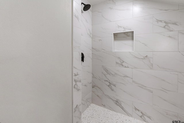 bathroom featuring a tile shower