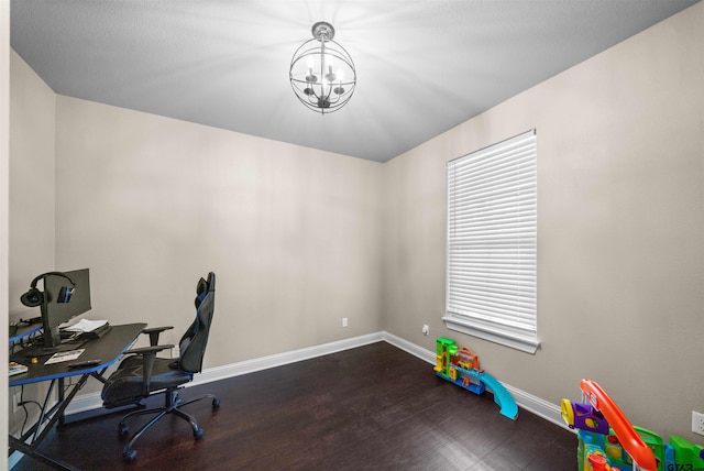 office area featuring dark wood-type flooring and a notable chandelier