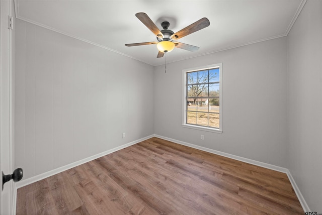 spare room featuring crown molding, light hardwood / wood-style flooring, and ceiling fan