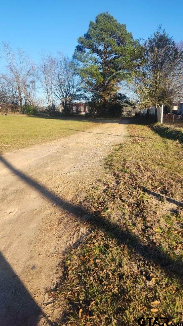 view of yard featuring a rural view