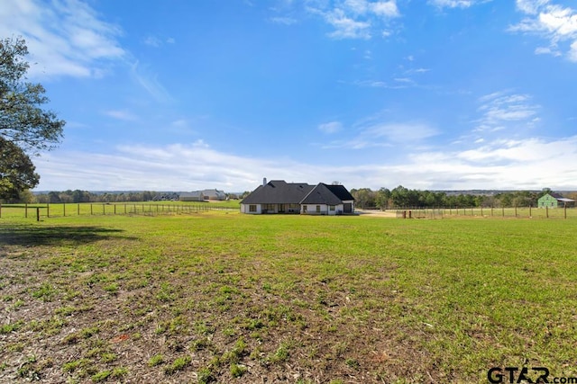 view of yard featuring a rural view