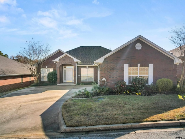 ranch-style house featuring a front lawn