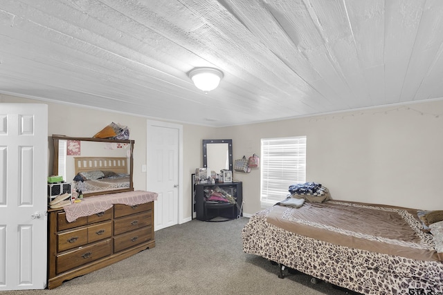 bedroom featuring carpet floors