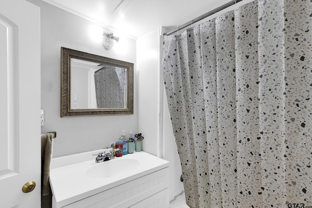 bathroom with a shower with curtain and vanity