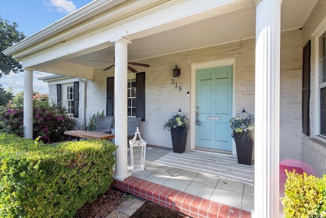 doorway to property with ceiling fan