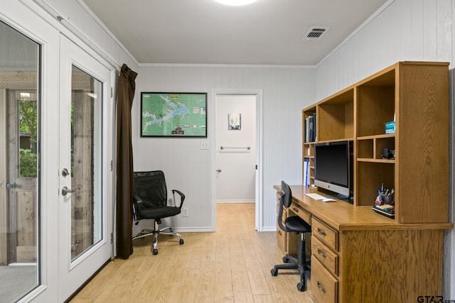 home office with light wood-type flooring, baseboards, visible vents, and ornamental molding