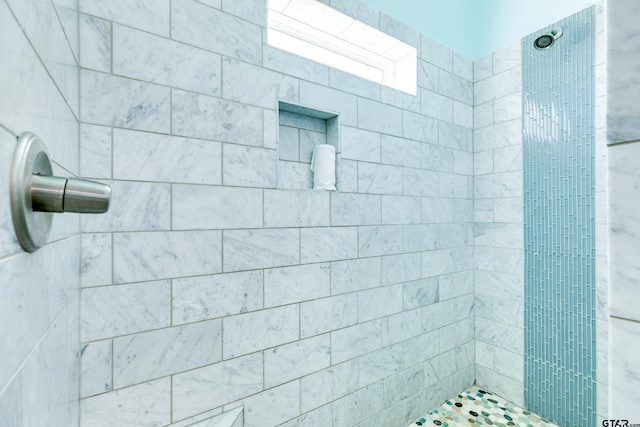 bathroom featuring tiled shower