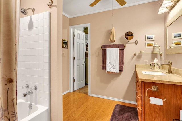 full bath featuring a ceiling fan, wood finished floors, baseboards, ornamental molding, and shower / tub combo