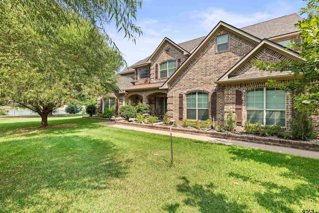 view of front of house featuring a front yard