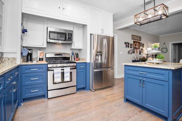 kitchen featuring light wood-style floors, stainless steel appliances, blue cabinets, and visible vents
