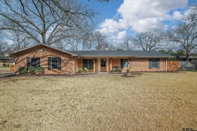 ranch-style house featuring a front lawn