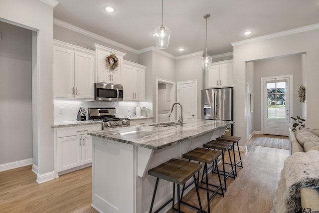 19128 Ambrosia Dr, Flint, TX 75762 - kitchen with stainless steel appliances, a sink, backsplash, a kitchen breakfast bar, and baseboards