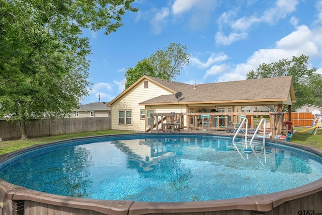 view of swimming pool