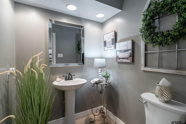 408 Cumberland Rd, Tyler, TX 75703 - half bath with toilet and baseboards