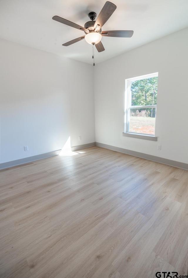 unfurnished room featuring light hardwood / wood-style floors and ceiling fan