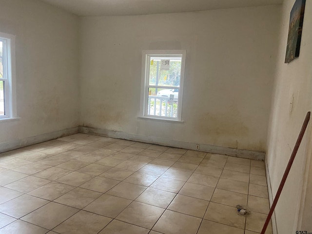 unfurnished room featuring light tile patterned floors