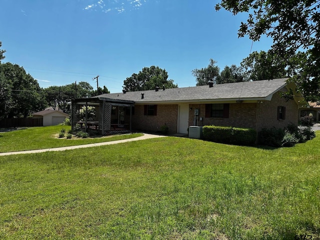 811 Windmill Ln, Athens, TX 75751 - view of front of home with a front yard, cooling unit, brick siding, and a detached garage