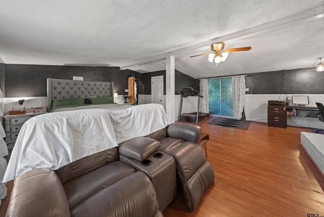 110 Utah St, Van, TX 75790 - living room featuring wood finished floors, a textured ceiling, a ceiling fan, a wainscoted wall, and lofted ceiling