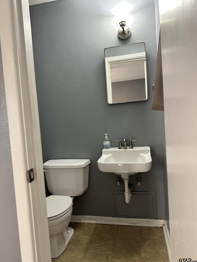 bathroom featuring toilet and sink