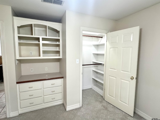 807 Brownwood Cir, Lindale, TX 75771 - walk in closet featuring light colored carpet