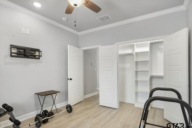 workout room with ceiling fan, ornamental molding, sink, and light hardwood / wood-style flooring