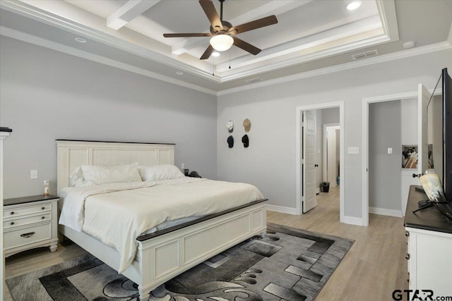 bedroom featuring crown molding, light hardwood / wood-style floors, a raised ceiling, and ceiling fan