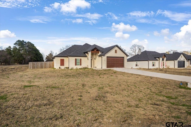 view of front of home featuring a garage and a front yard