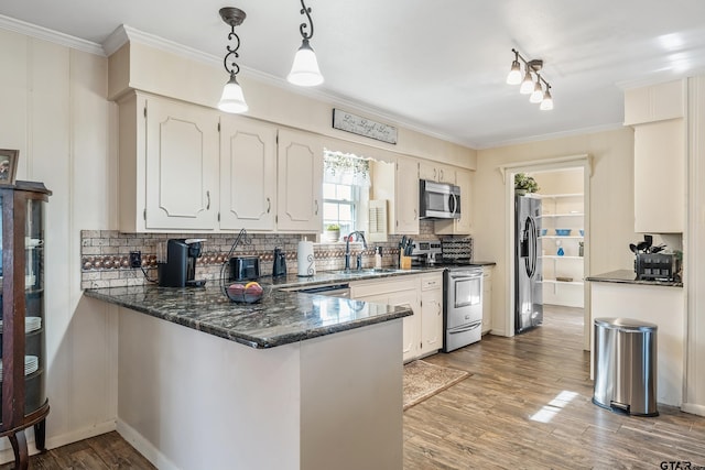 kitchen featuring stainless steel appliances, sink, white cabinetry, kitchen peninsula, and hanging light fixtures