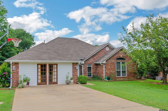 view of front of home featuring central air condition unit and a front lawn