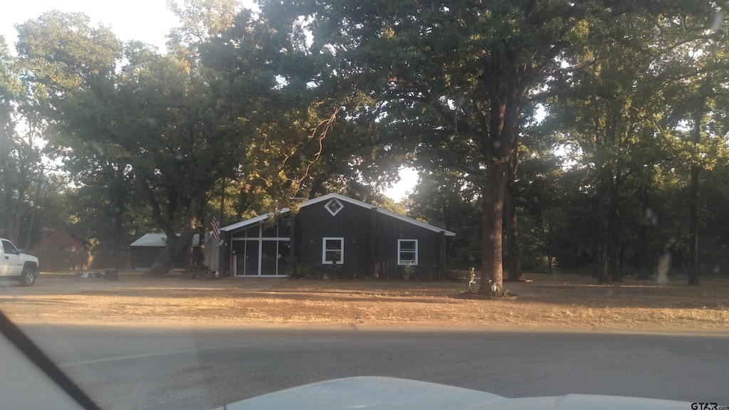 view of front facade