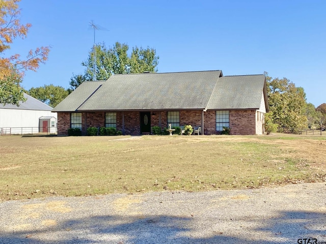 single story home featuring a front yard