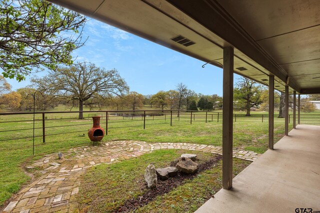 ranch-style house featuring a front yard